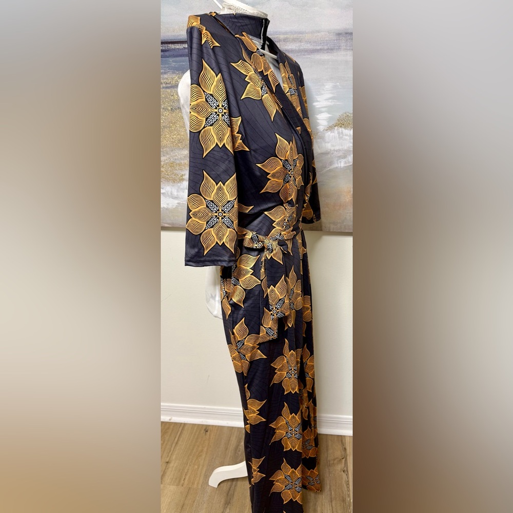 NWOT JUMPSUIT, 1-piece, V-Neck, Zipper, 3/4 Sleeves, Pockets, Flowers.Size L - Picture 6 of 12